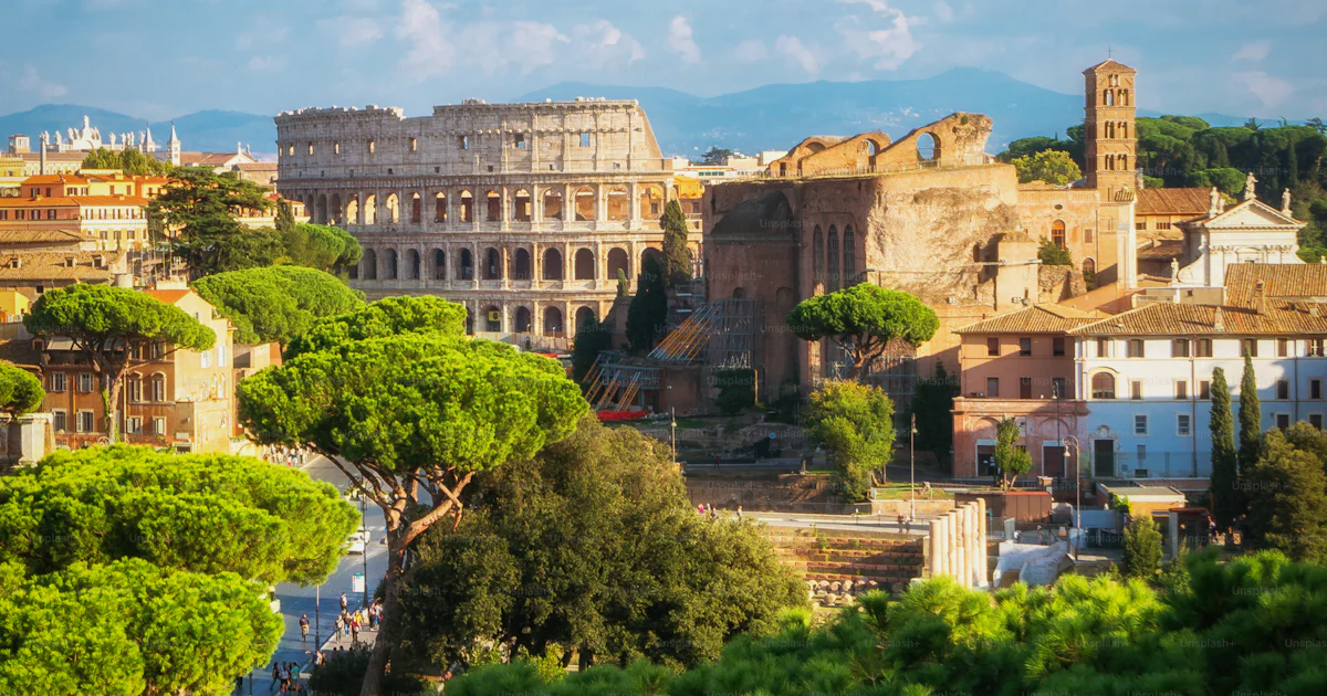 Foto zum Thema Rom, Italien Stadt Skyline mit Wahrzeichen des antiken ...