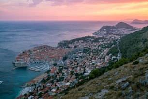 Dubrovnik Altstadt an der Küste der Adria, Dalmatien, Kroatien - Prominentes Reiseziel von Kroatien. Die Altstadt von Dubrovnik wurde 1979 zum UNESCO-Weltkulturerbe erklärt.