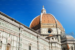 フィレンツェ大聖堂 - フィレンツェ、イタリアの主要な教会は、フィレンツェの歴史的中心部に位置し、イタリアを訪れる観光客への主要な魅力であるユネスコの世界遺産です。