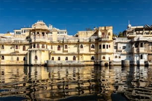 City Palace complex on Lake Pichola, Udaipur, Rajasthan, India