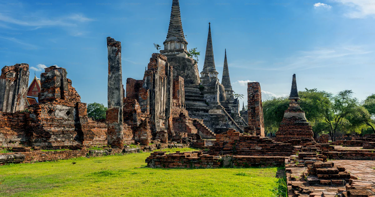 Temple Wat Phra Si Sanphet Dans Le Parc Historique D Ayutthaya temple-wat-phra-si-sanphet-dans-le-parc-historique-d-ayutthaya