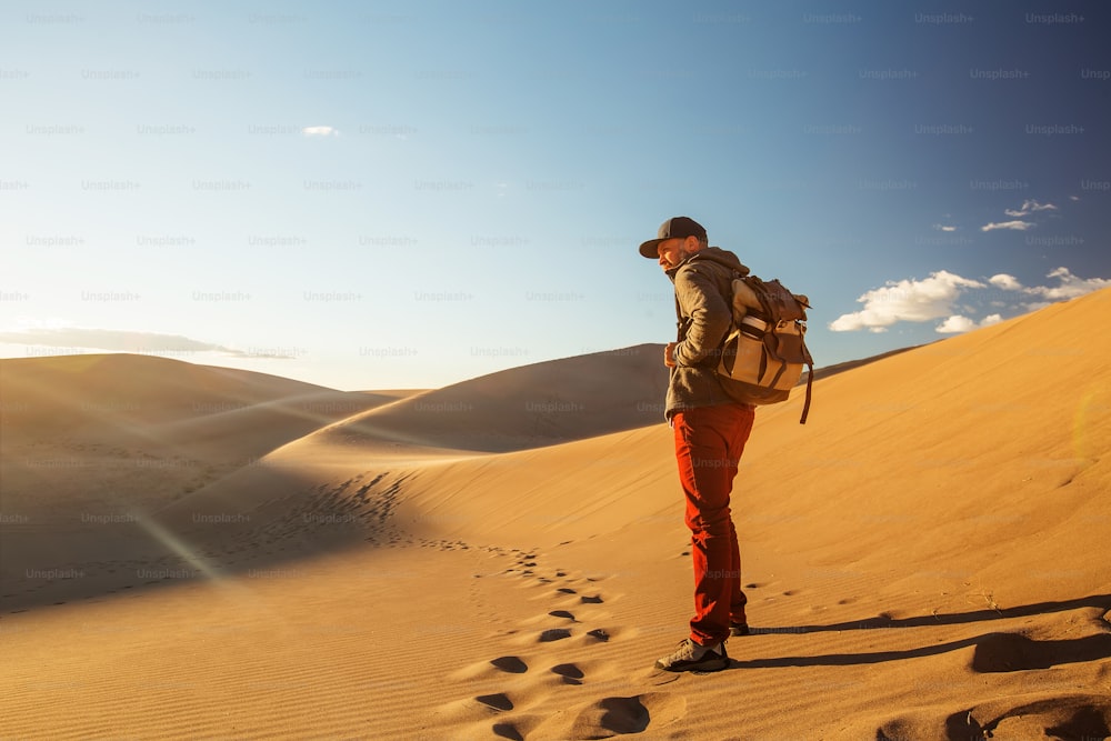 Un turista viajó por el desierto