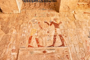 이집트 벽화와 프레스코화, 룩소르의 하트셉수트 신전의 그림. 이집트 신화와 종교의 종교적 신비와 의식