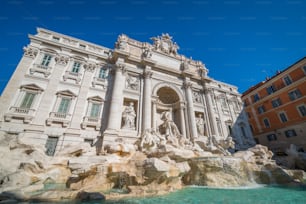 트레비 분수는 이탈리아 로마의 트레비 지구에 있는 분수입니다. 로마에서 가장 큰 바로크 분수이며 이탈리아 로마를 방문하는 관광객을 끌어들이는 가장 유명한 분수 중 하나입니다.