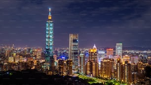 Horizonte de Taiwán, hermoso paisaje urbano al atardecer en Taipei.