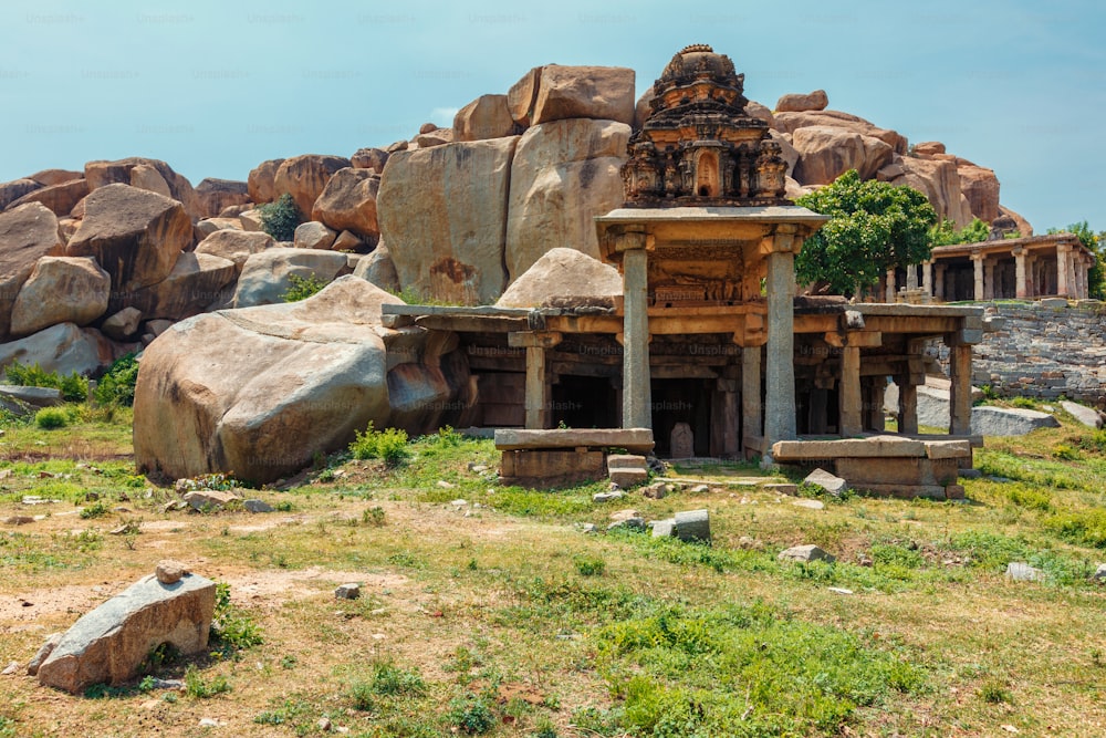 Ruínas da civilização do Império Vijayanagara antigo de Hampi agora famosa atração turística. Sule Bazaar, Hampi, Karnataka, Índia