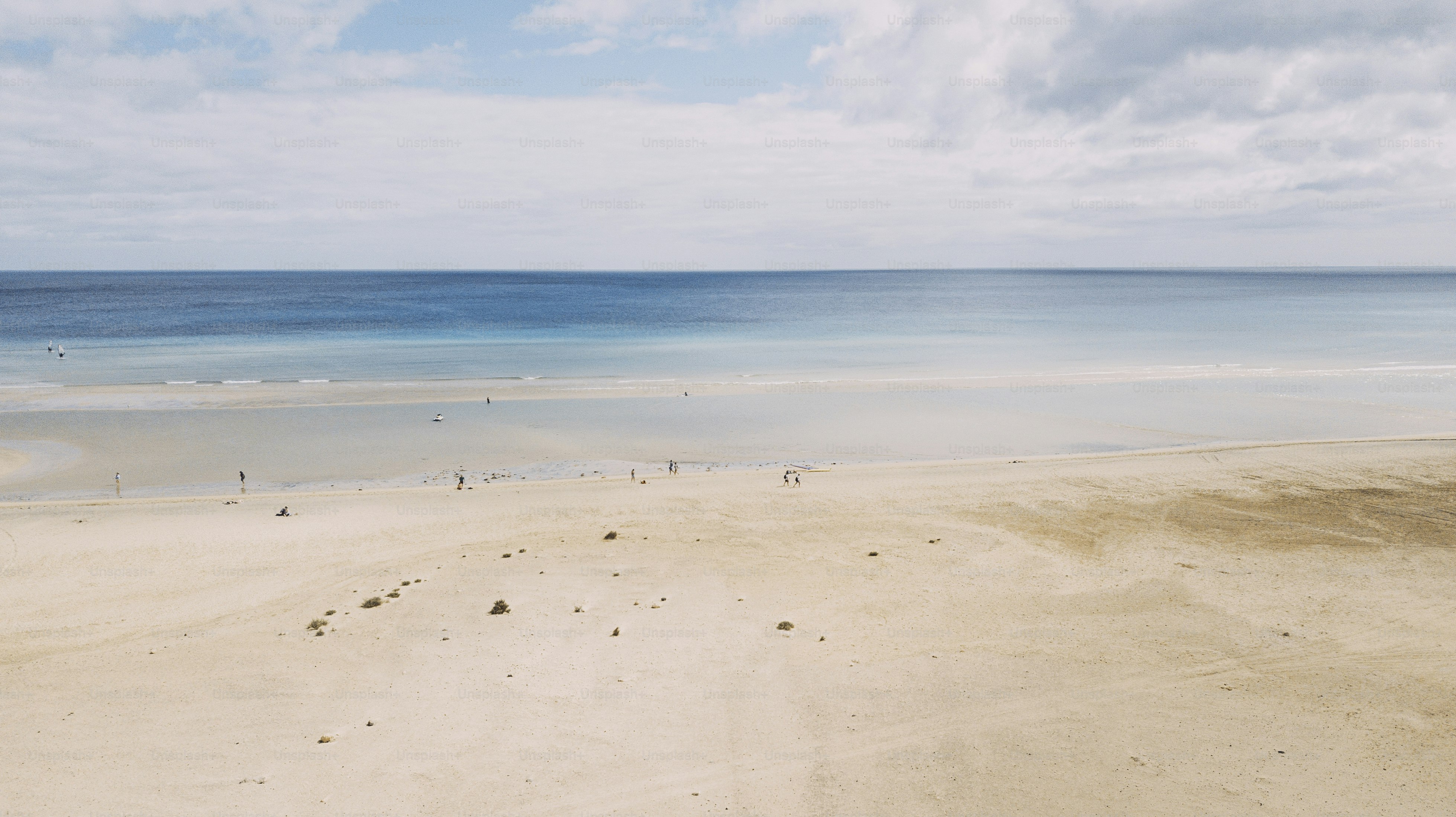 Amazing tropical sand beach with blue transparent sea water and sky in  background. Tourism and tourists travel destination for summer holiday  vacation. Copy space and beautiful landscape photo – Beach Image on, image size:3000x1685