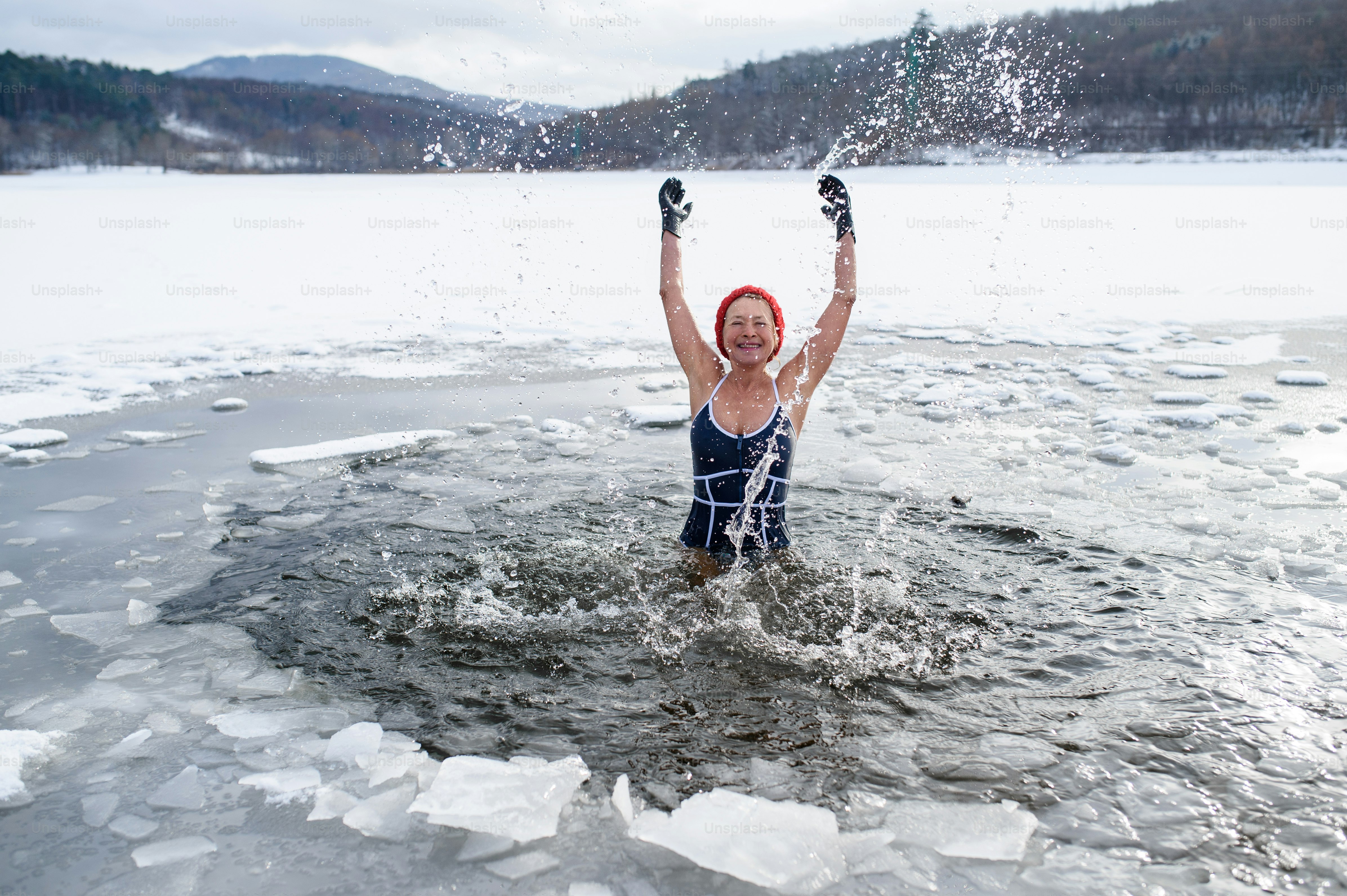 Marathon athlete using ice bath recovery for marathon muscle soreness after race day