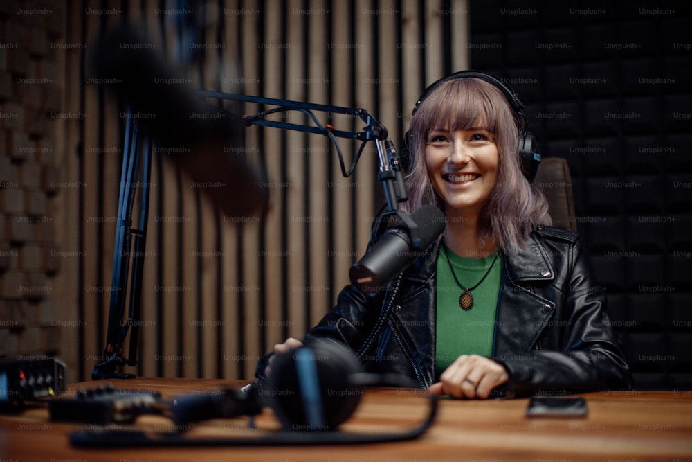 A portrait of female radio host speaking in microphone while moderating a  live show photo – Occupation Image on Unsplash