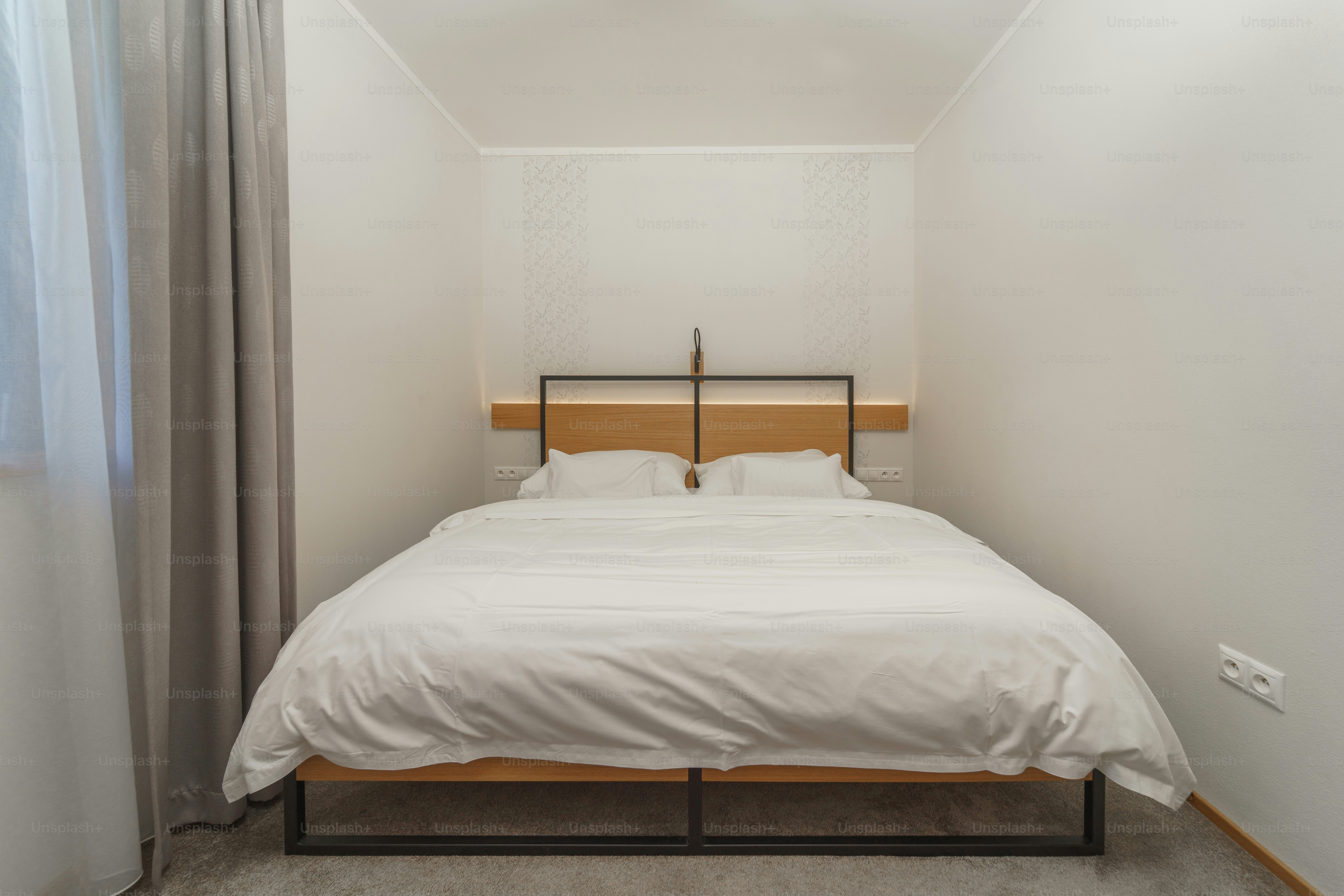 Un interior de moderno dormitorio en suite en el hotel
