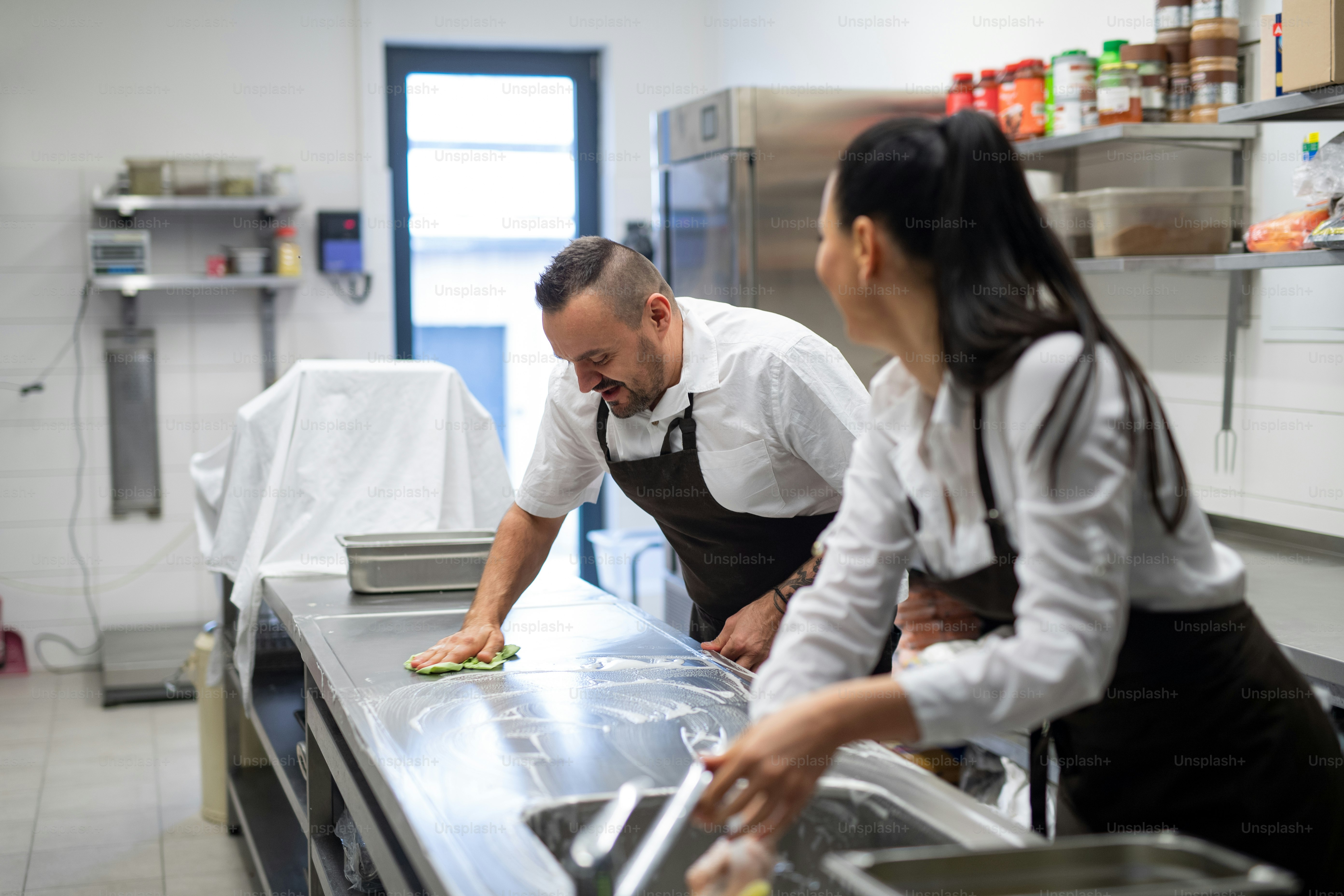 Restaurant kitchen commercial cleaning service