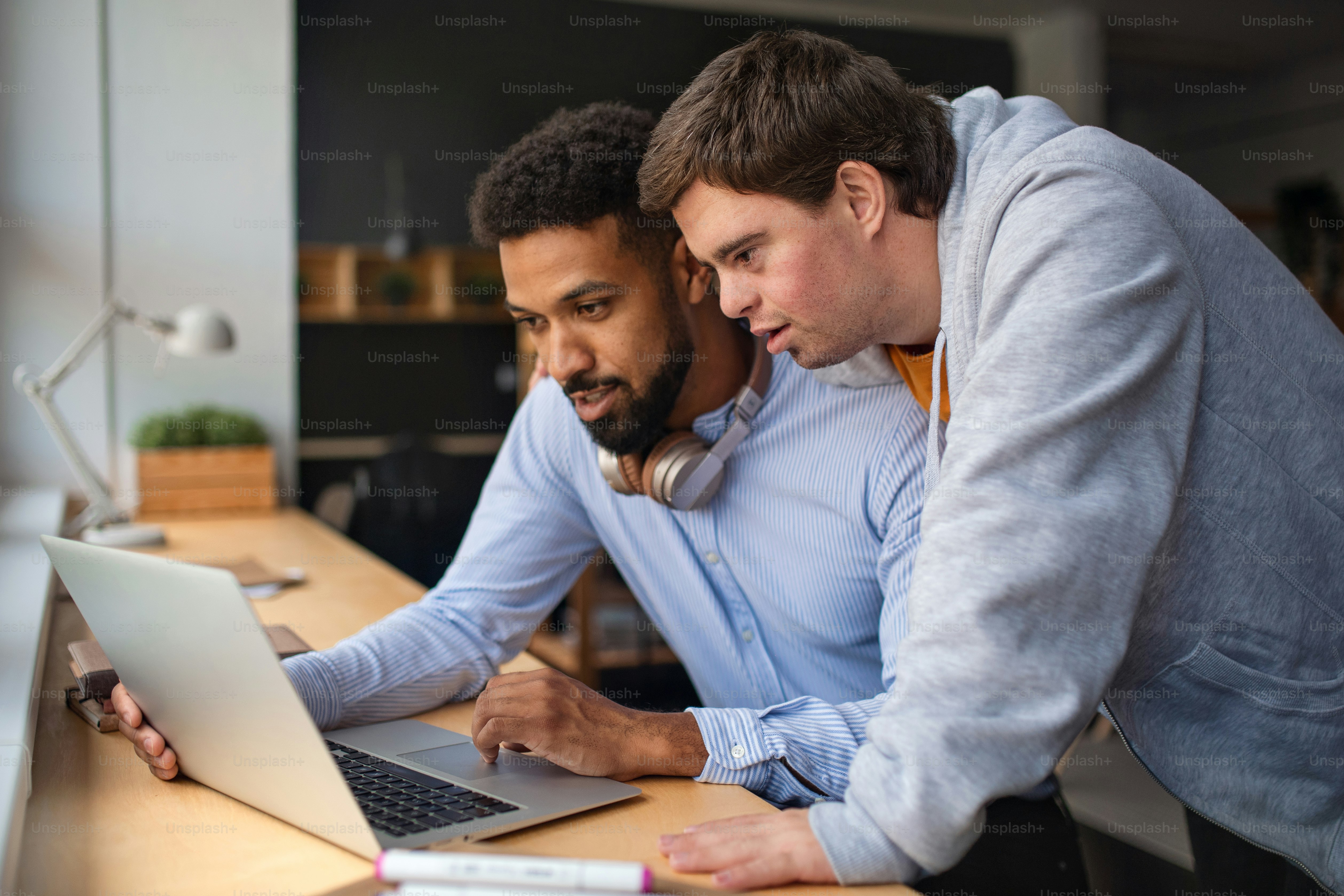 premium_photo-1663100088386-a2f1097e797b?ixid=M3wxMjA3fDB8MXxzZWFyY2h8MTN8fGhlbHAlMjBndWlkZXxlbnwwfHx8fDE3NjMwNjY0NDV8MA\u0026ixlib=rb-4.1.0