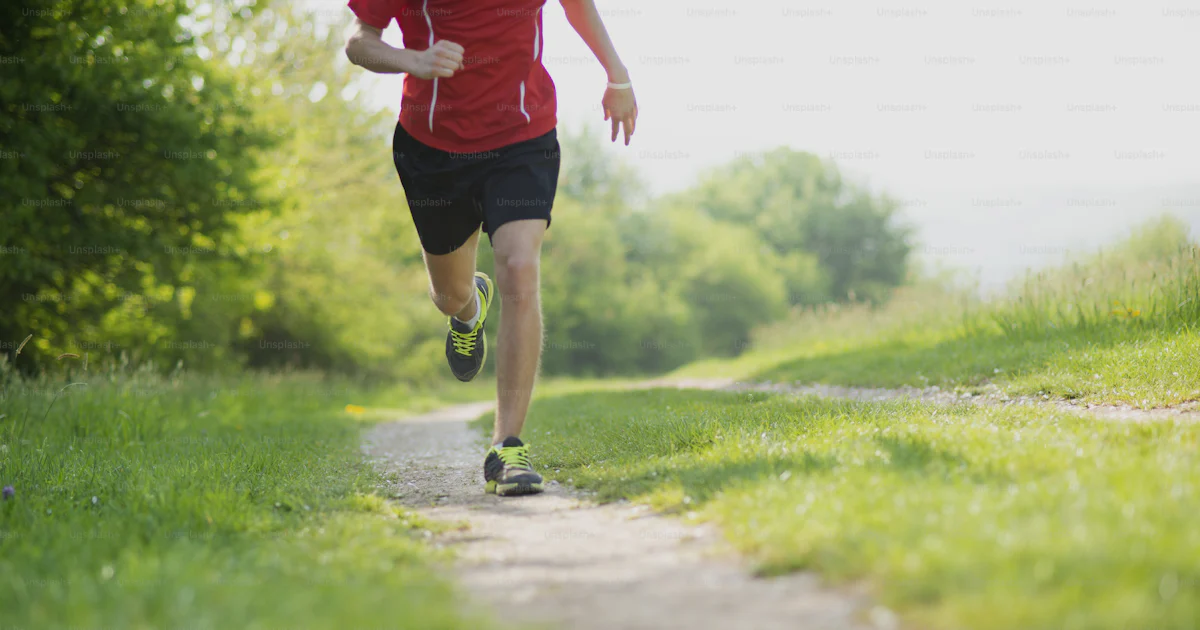 Un Running Young man is running in sunny nature photo – Jogging Image on Unsplash