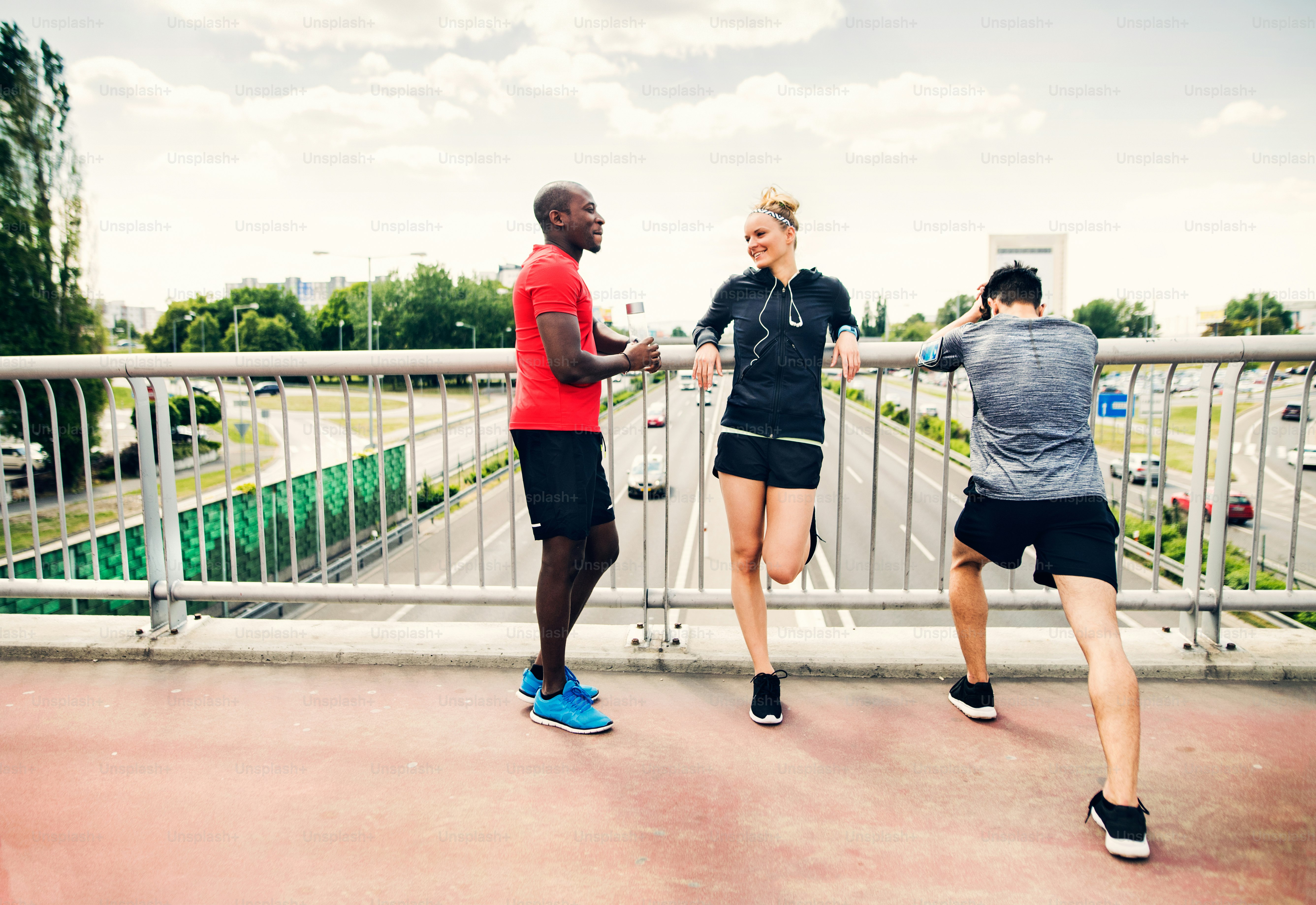 Few images capture the verve, energy, and tension of human life better than sports images. Capturing bodies in motion is no easy feat, so Unsplash has curated an only-the-finest selection of sporting images that cover everything from yoga and dancing to football and baseball