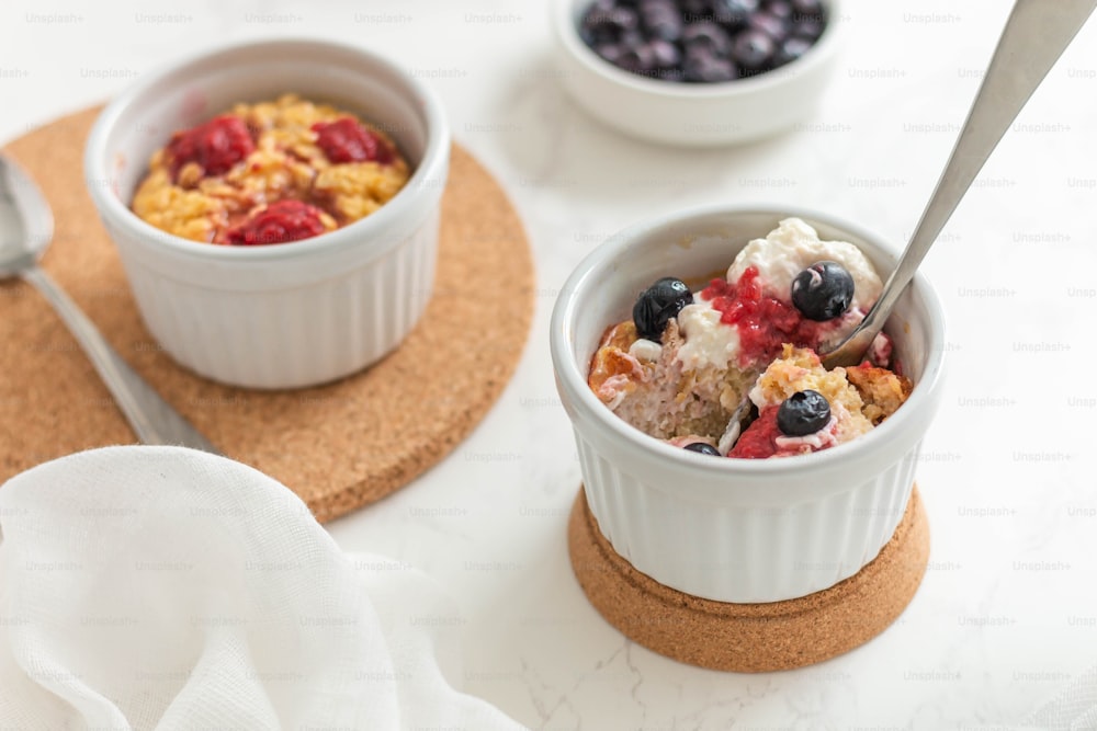 a couple of bowls of food on a table