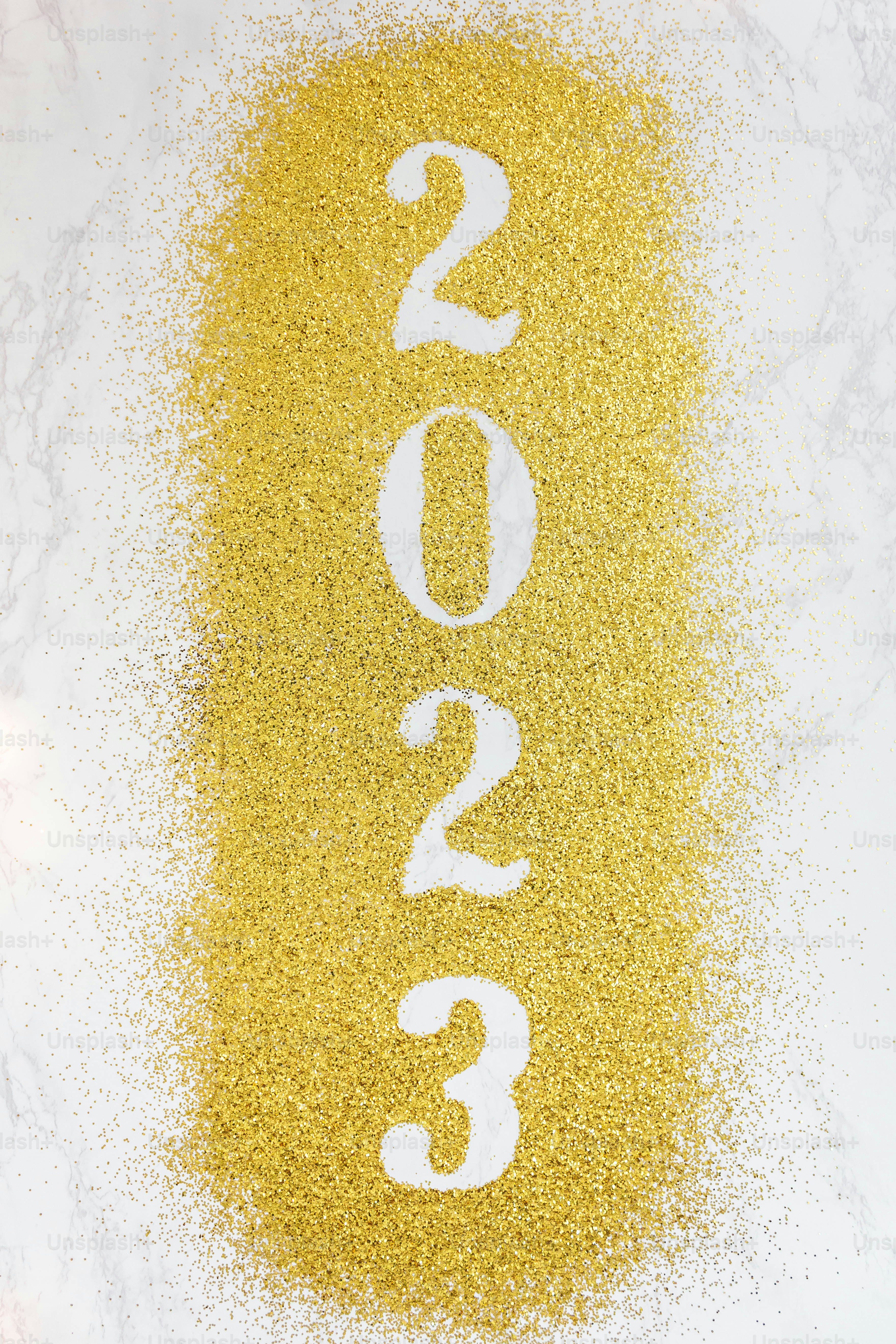 ein weiß-gelber Hintergrund mit den Jahreszahlen 2013 und 2013