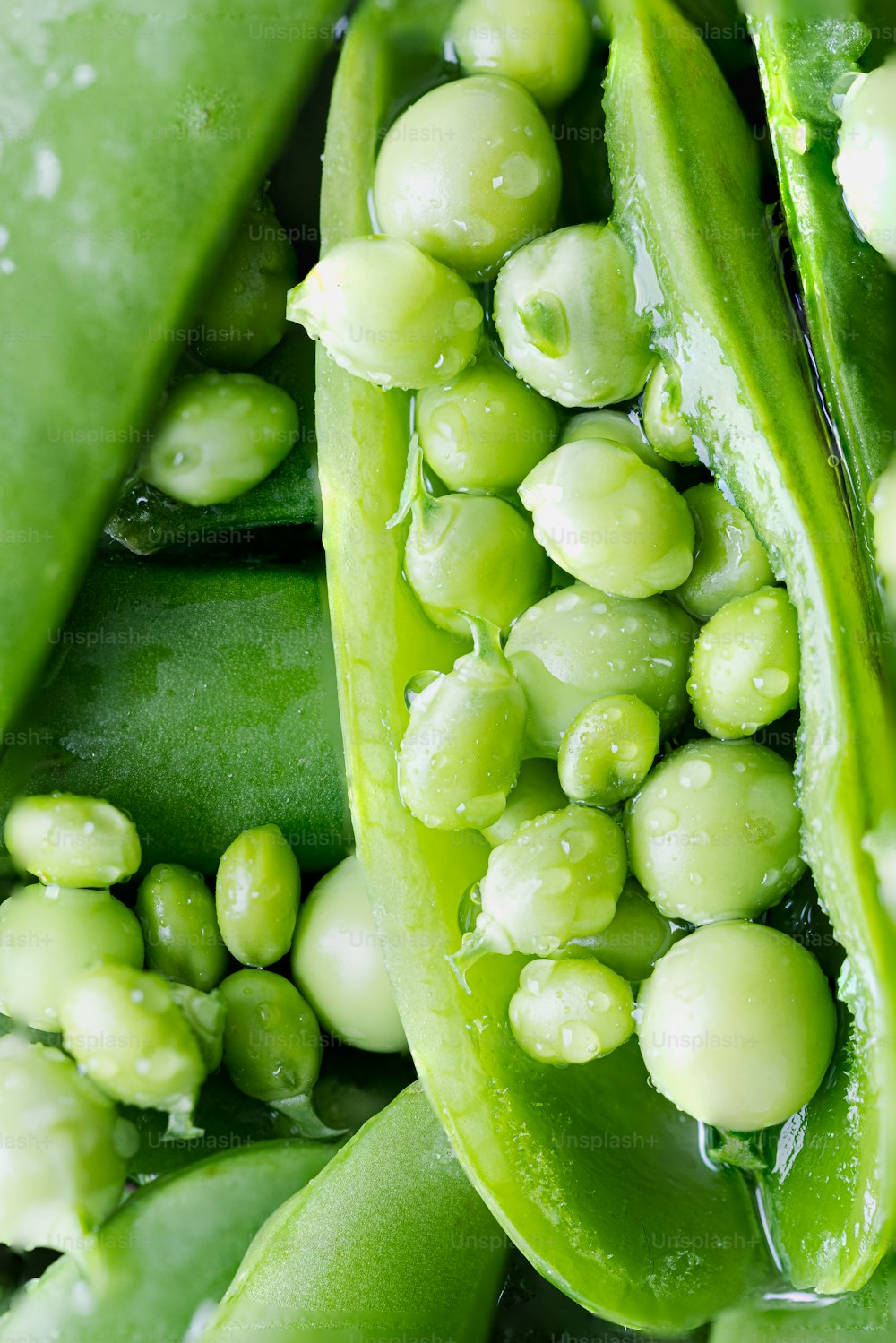 a close up of peas and pea pods