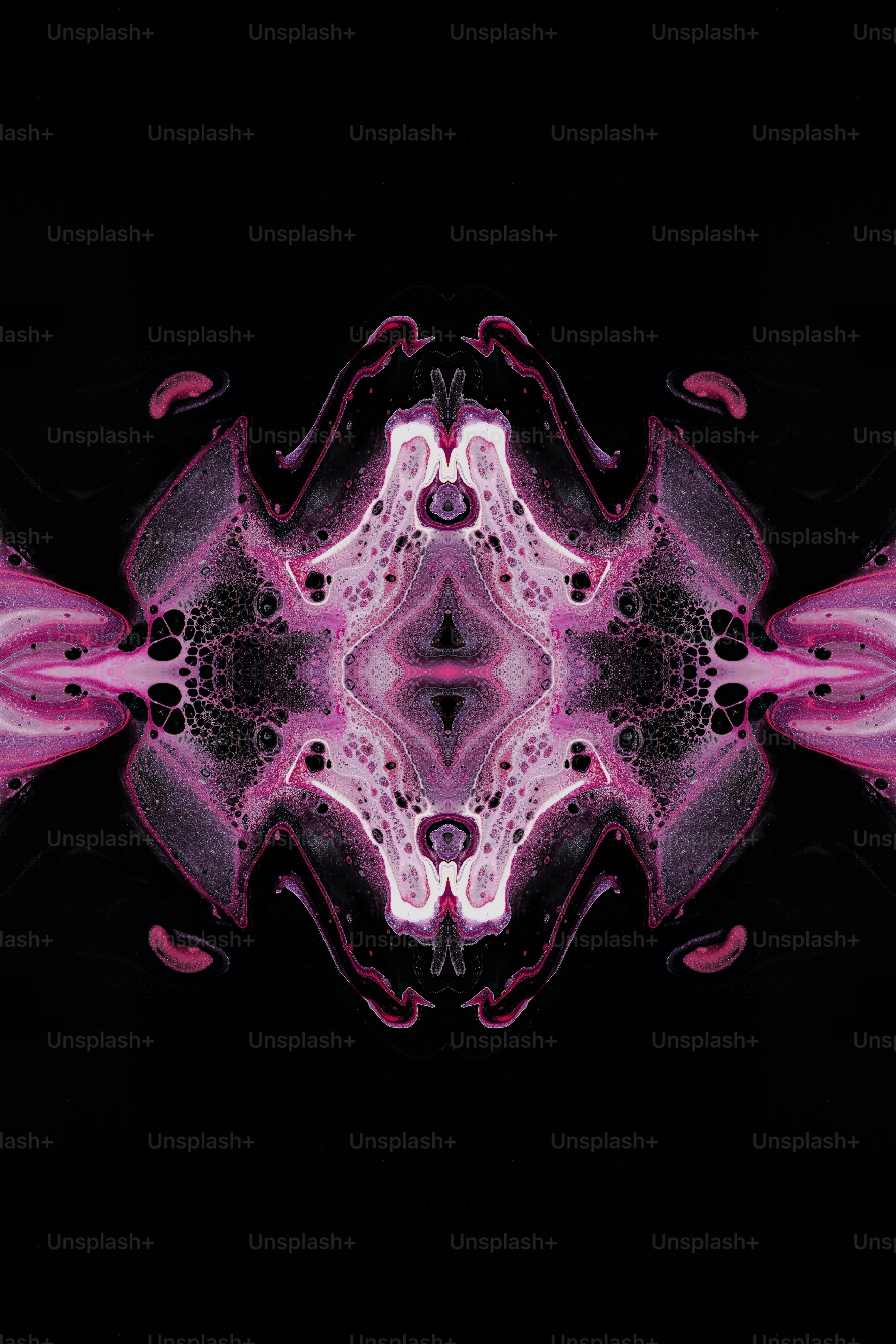 uno sfondo nero con un design rosa e nero