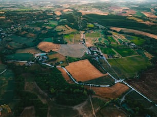 uma vista aérea de uma área rural no país