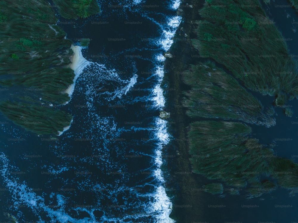 une vue aérienne d’un plan d’eau