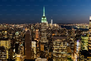 Horizonte nocturno de la ciudad de Nueva York. Concepto Urbano.