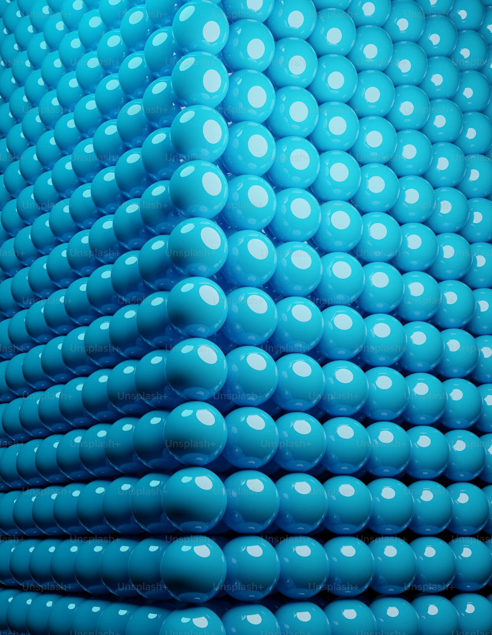 un grand groupe de boules bleues en forme de pyramide