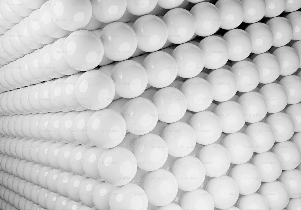 um close up de um monte de bolas brancas