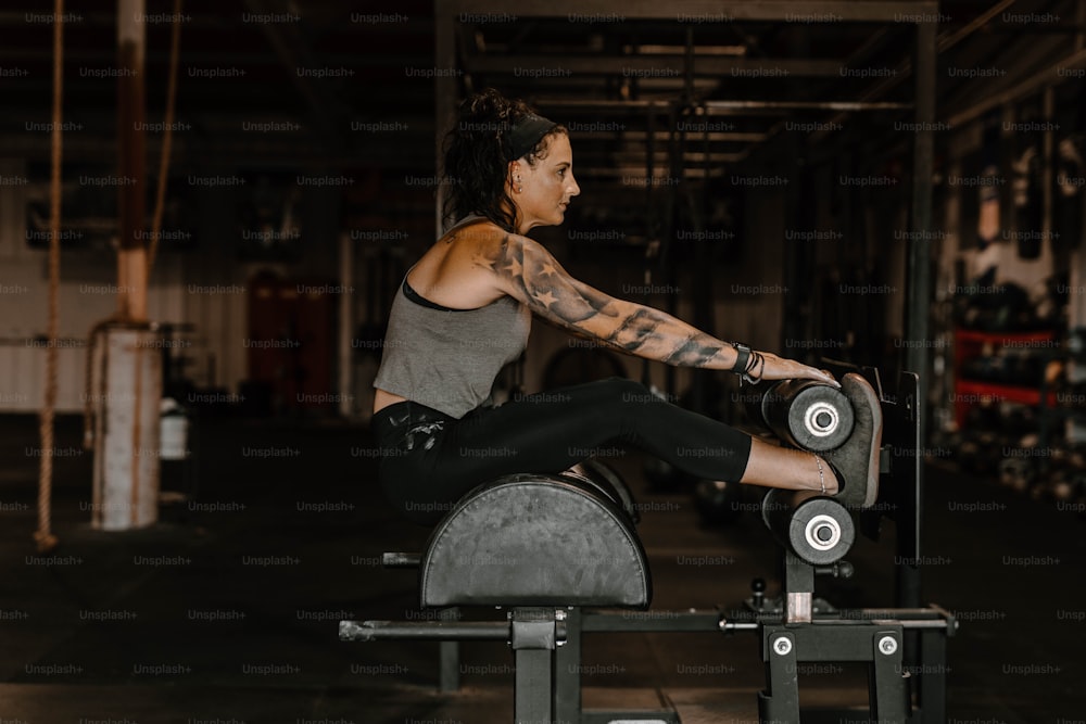 159,800+ Woman Lifting Weights Stock Photos, Pictures & Royalty-Free Images  - iStock  Woman lifting weights at home, Older woman lifting weights,  Black woman lifting weights
