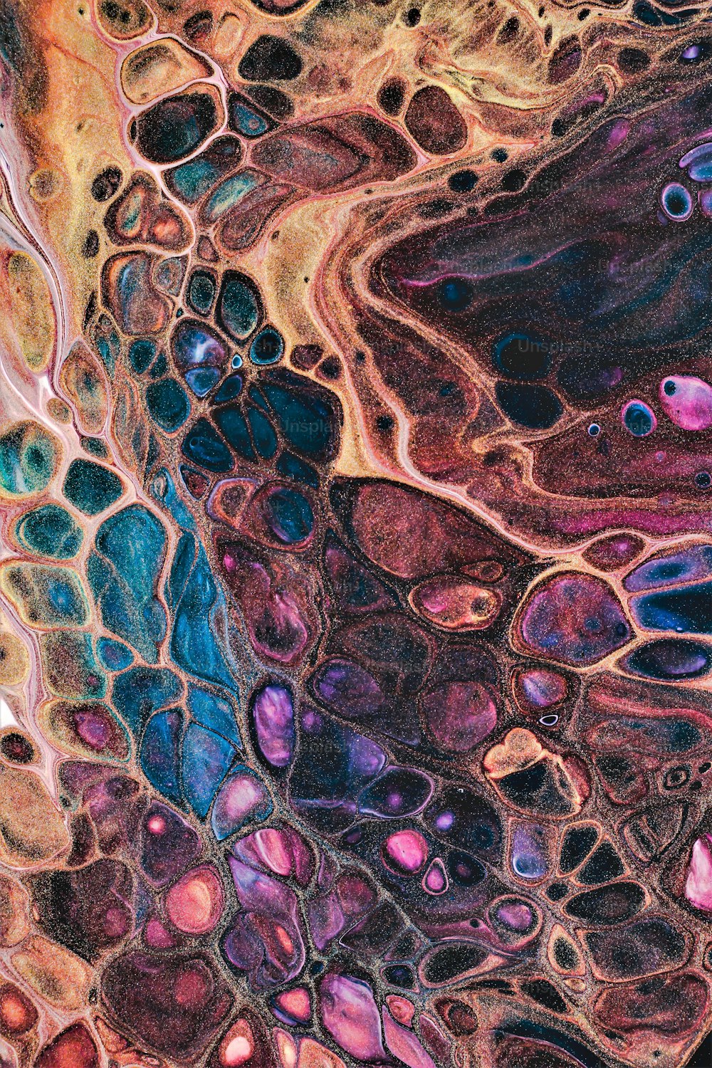 um close up de uma pintura abstrata com muitas cores