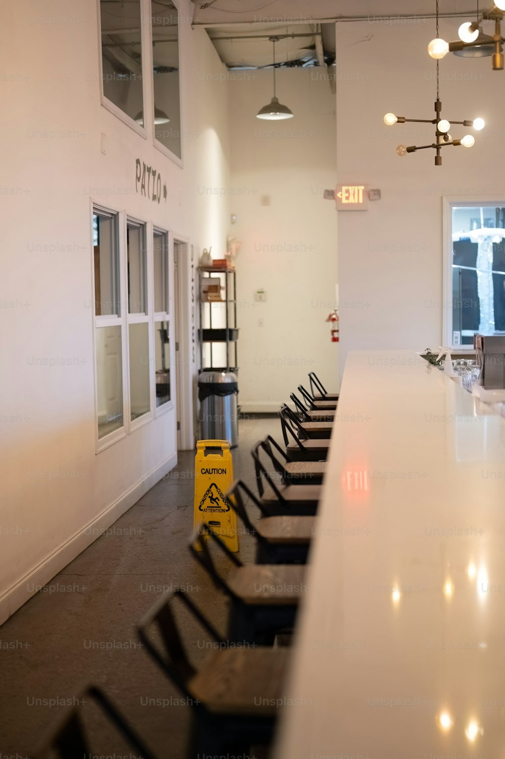 a row of chairs sitting on top of a white counter