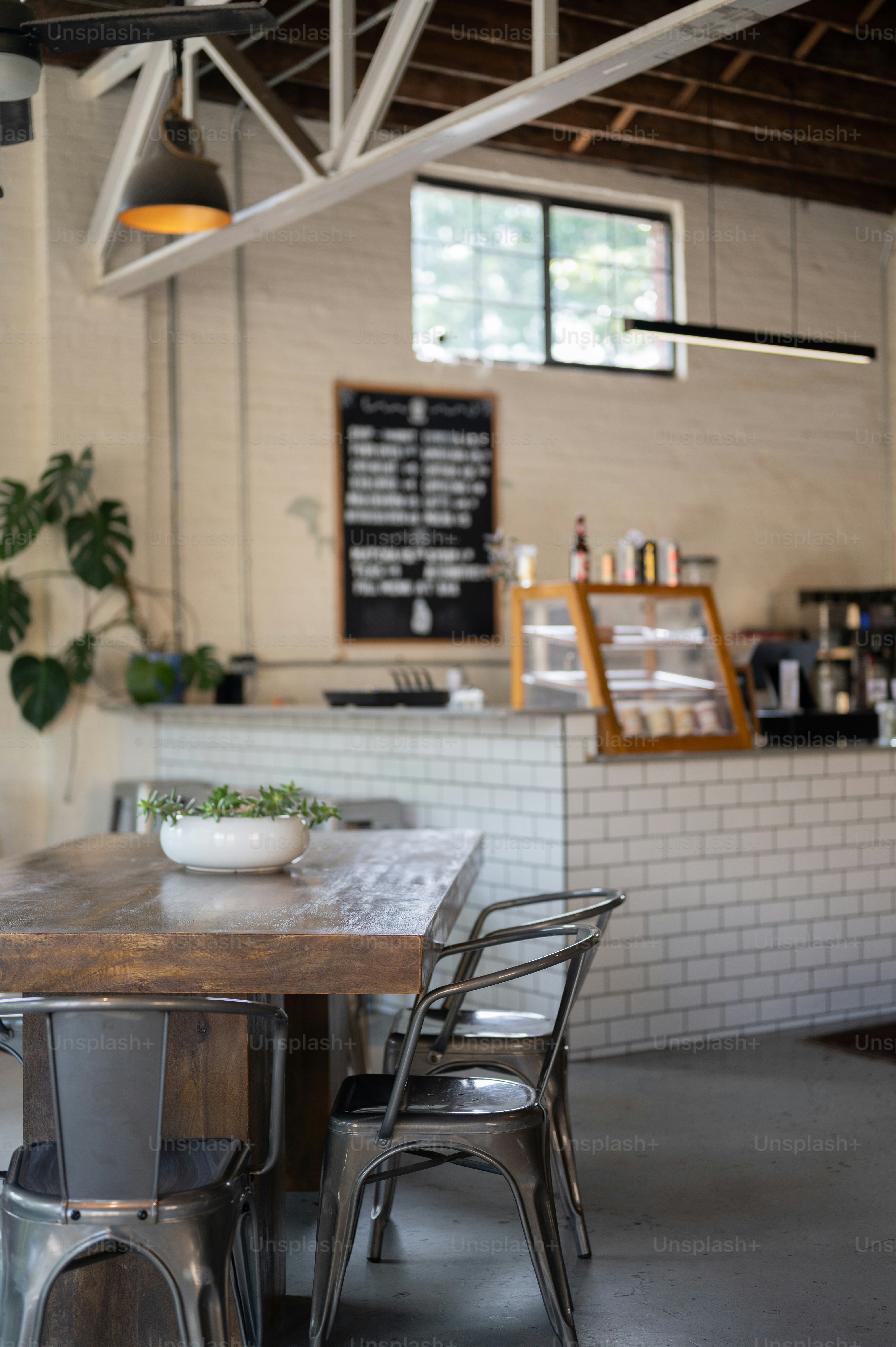 Imágenes de Sillas De Madera | Descarga imágenes gratuitas en Unsplash
