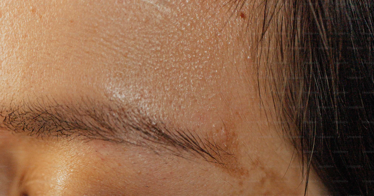 Frecking A close up of a woman with freckles on her face photo – Confidence ...