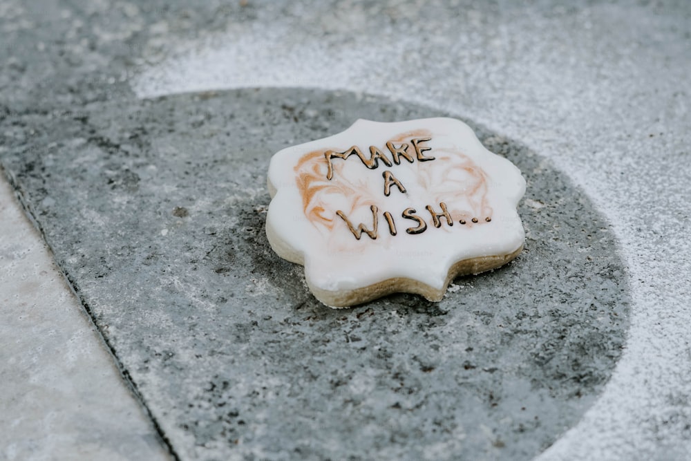 a cookie that says make a wish on it