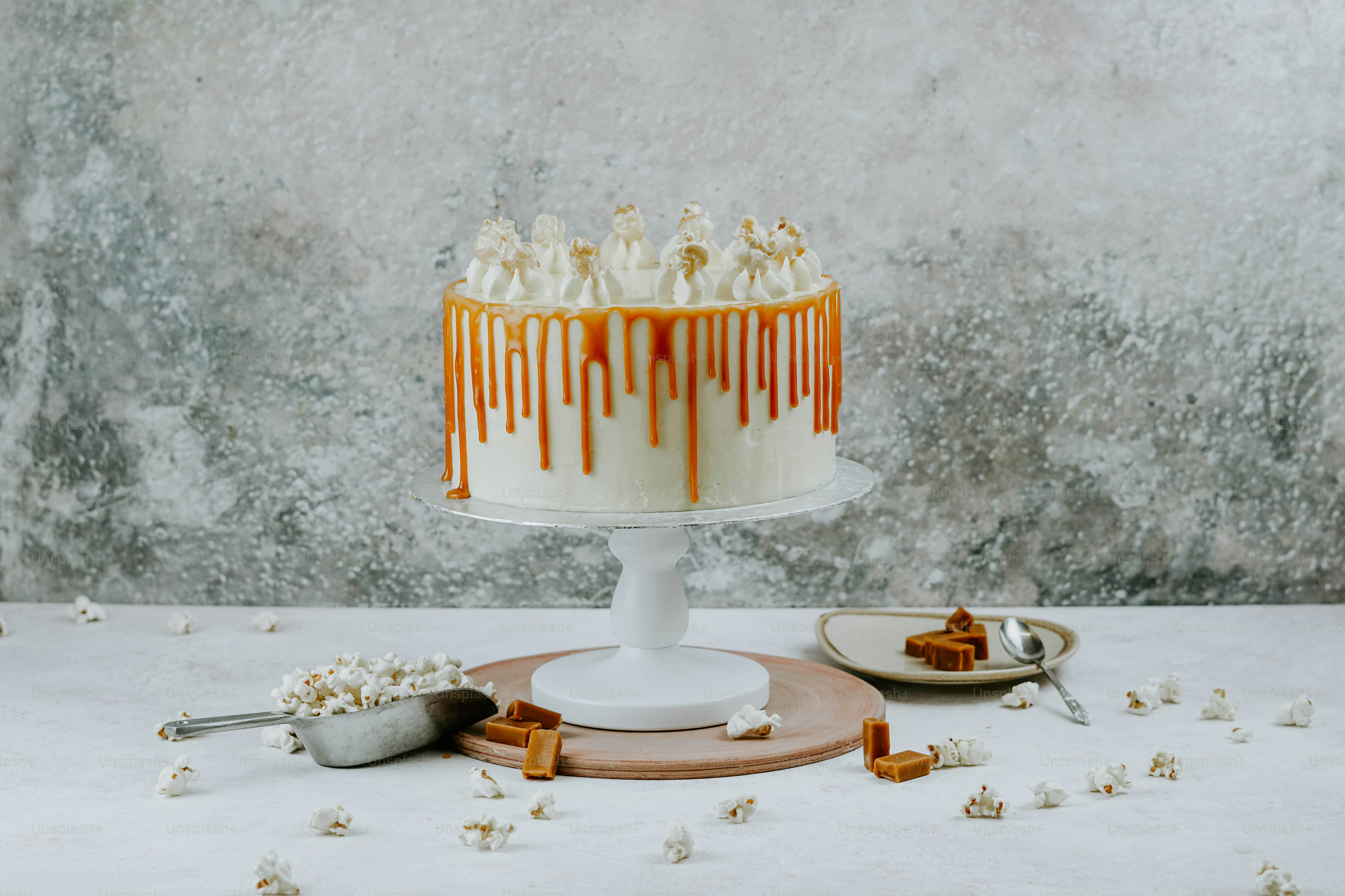 A white cake with caramel drizzled on top photo Cakes Image on Unsplash