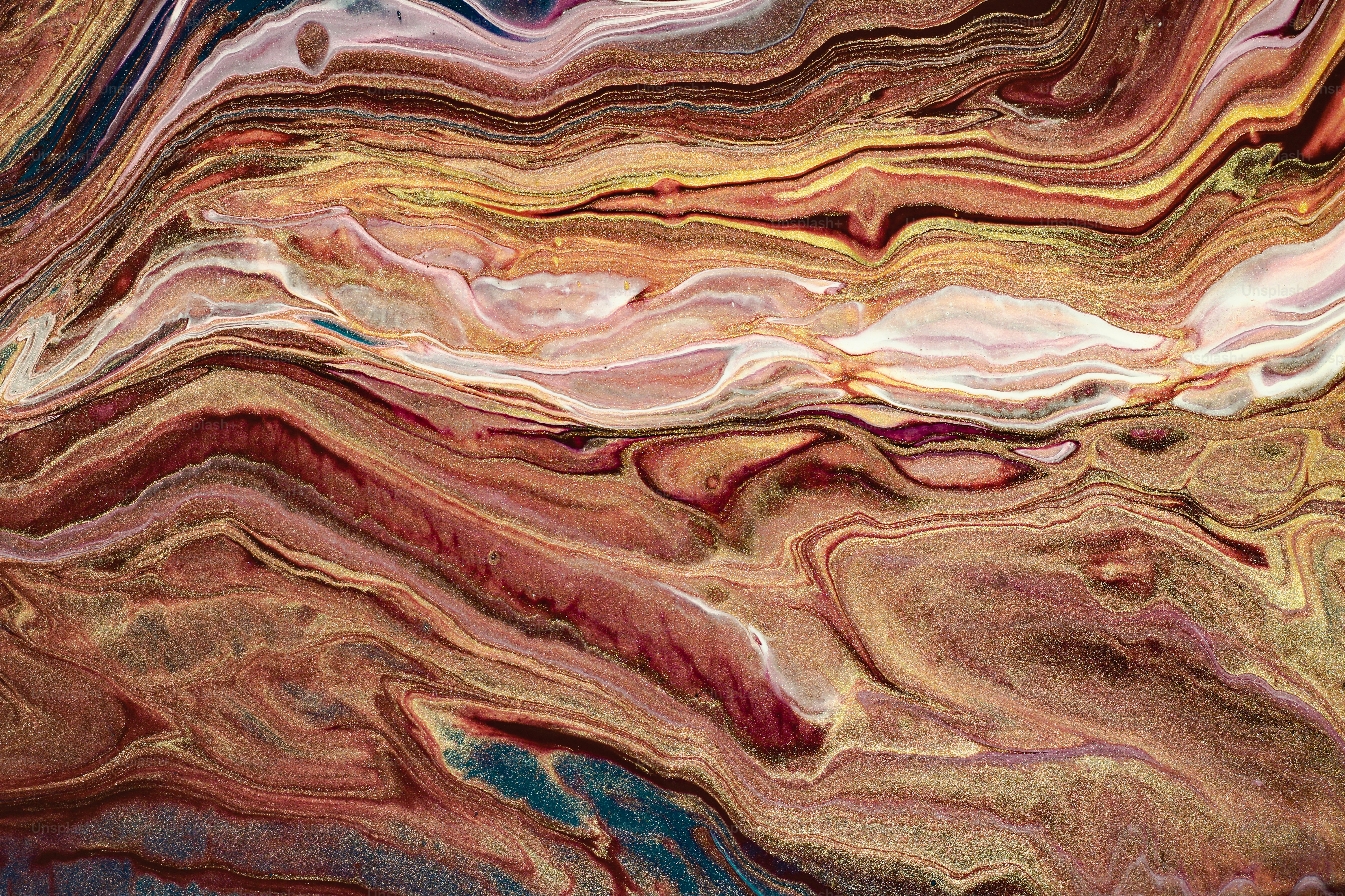 Une peinture abstraite de différentes couleurs et formes