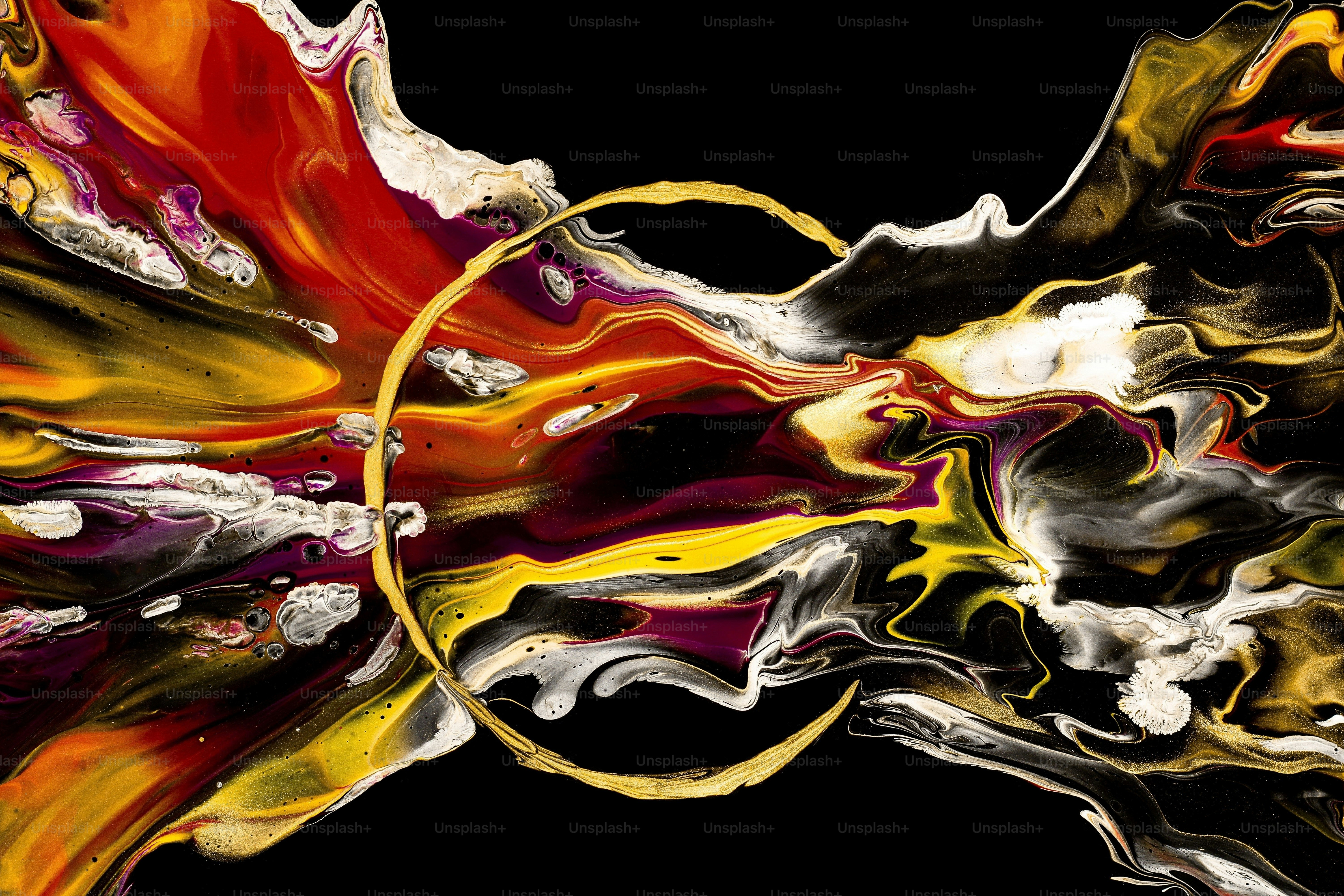 Un dipinto astratto di colori giallo, rosso e nero