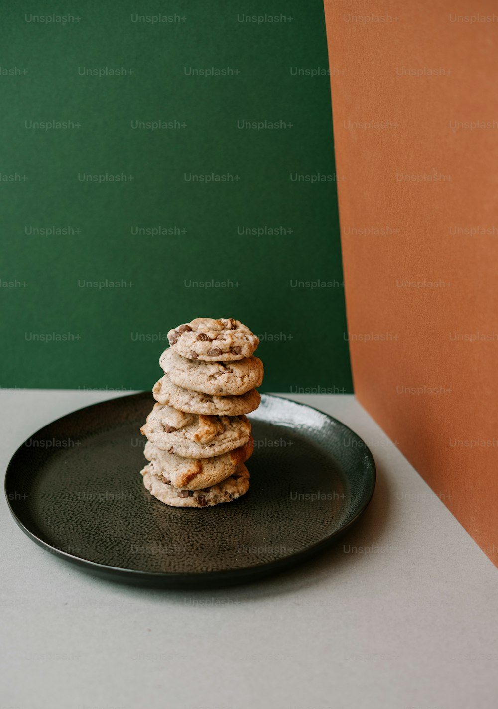 a stack of cookies sitting on top of a black plate