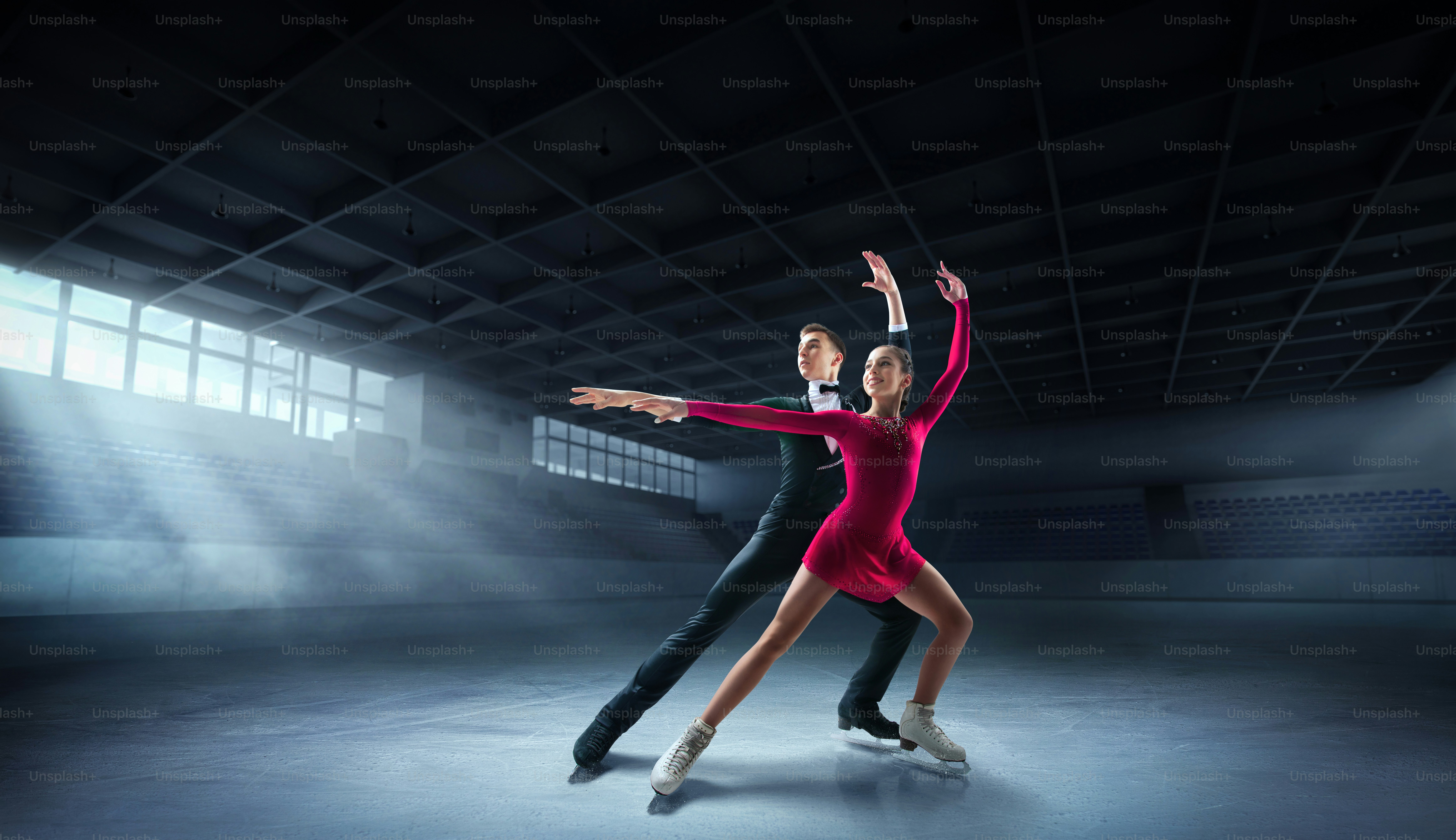 Patinaje artístico en pista de hielo foto – Imagen de Invierno en Unsplash, image size:3000x1731
