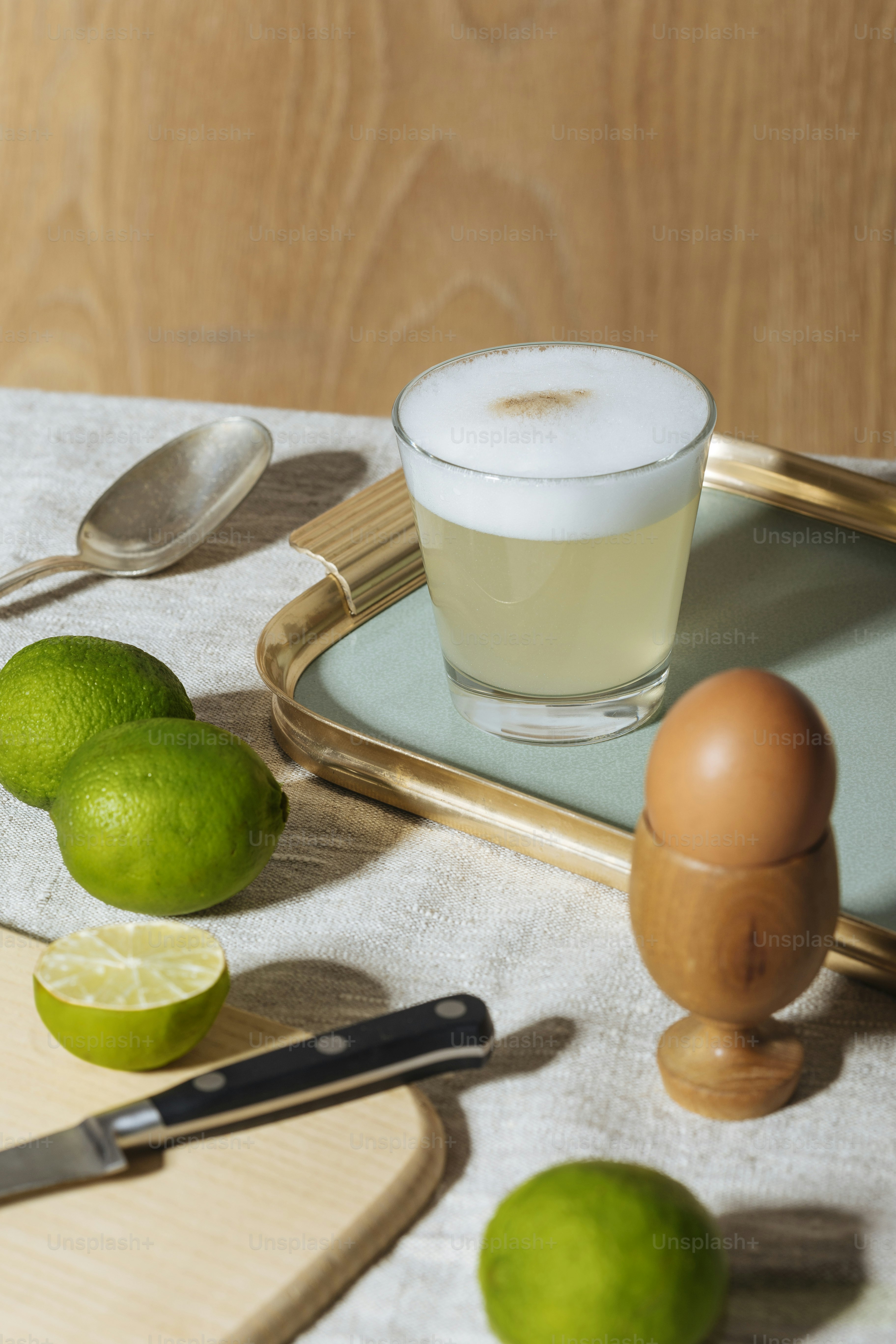 Pisco Sour, Cocktail IBA mit Pisco, Limetten- oder Zitronensaft, Eiweiß ...