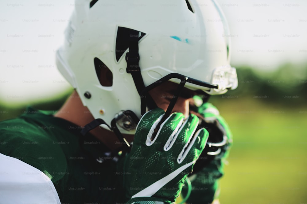 350+ Football Player Pictures  Download Free Images on Unsplash