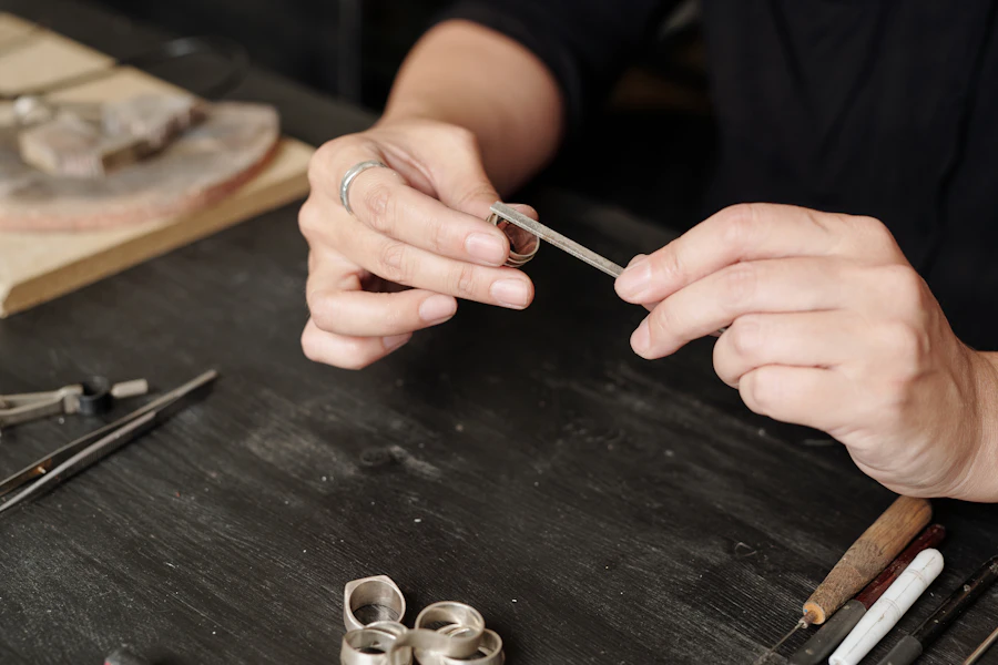 Diamond cutting and polishing at the bench