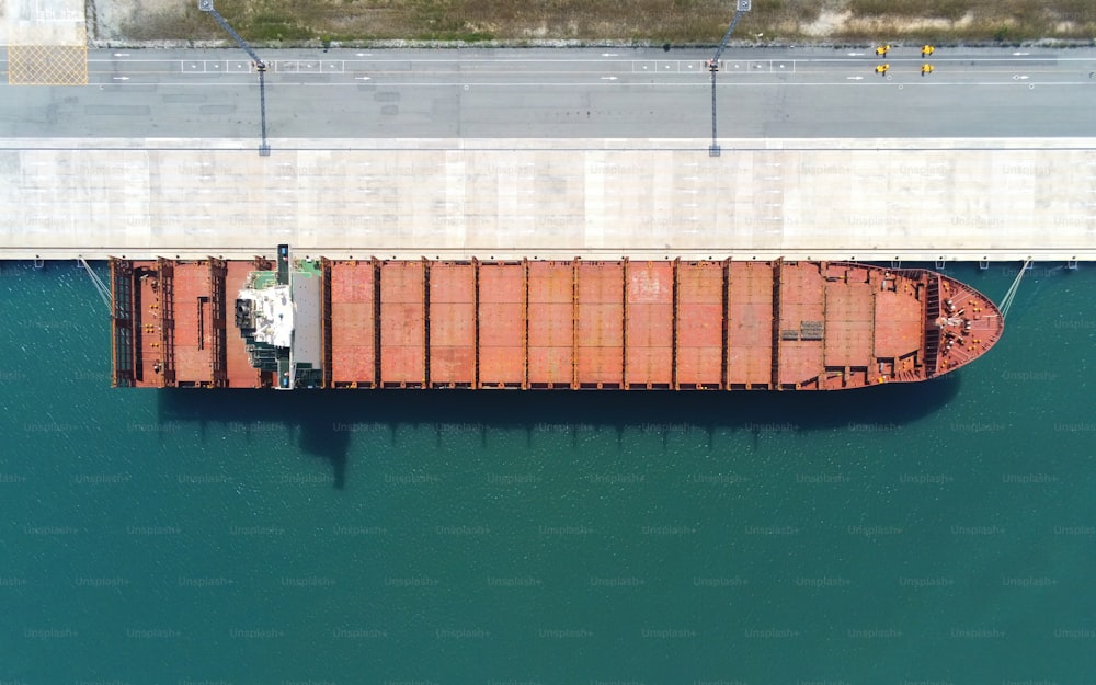 Vista aérea superior contêineres navio carga negócio comércio comercial logística e transporte de exportação de importação internacional por navio de carga de carga de contêineres no porto de mar aberto.