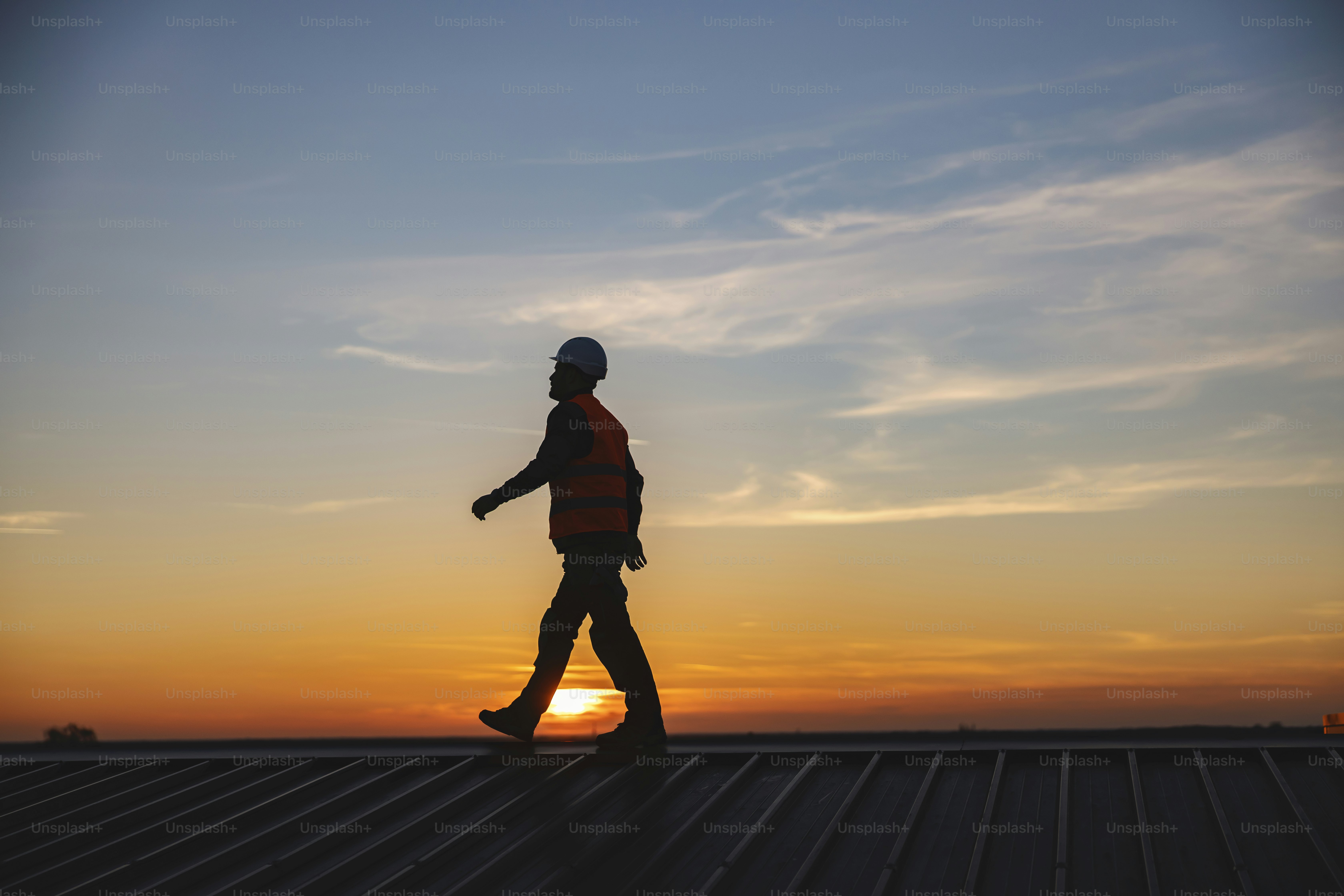 A constructor walking on the roof. photo Life Image on