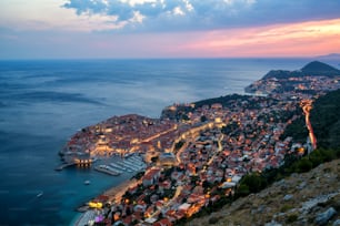 Dubrovnik Altstadt an der Küste der Adria, Dalmatien, Kroatien - Prominentes Reiseziel von Kroatien. Die Altstadt von Dubrovnik wurde 1979 zum UNESCO-Weltkulturerbe erklärt.