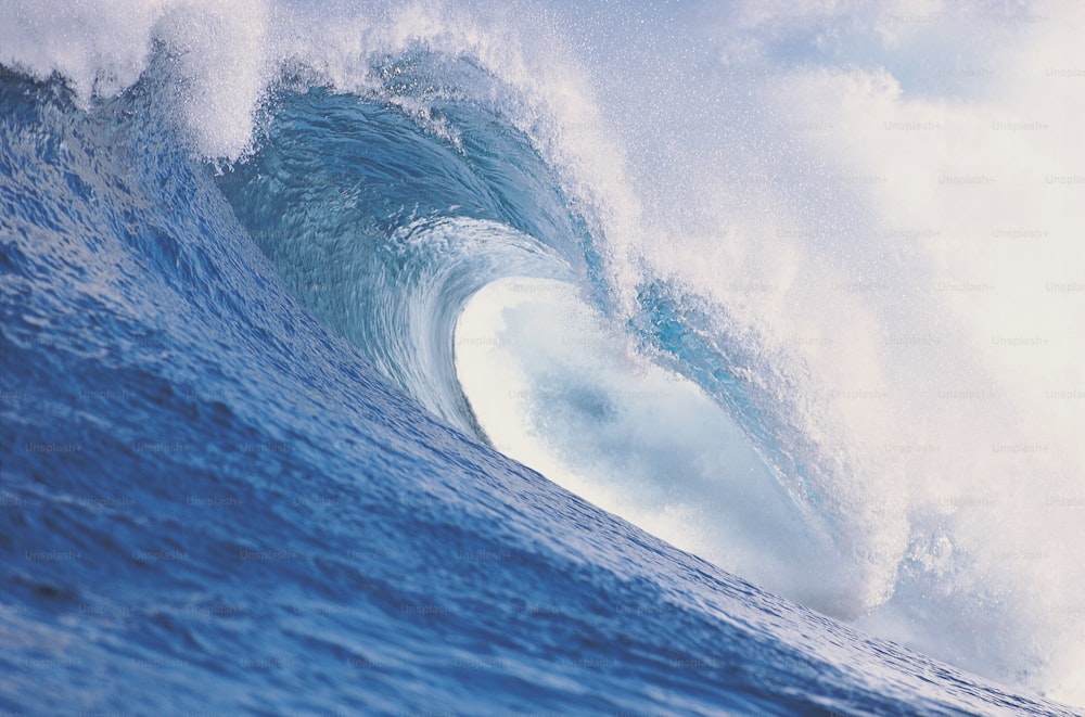 a large wave in the middle of the ocean