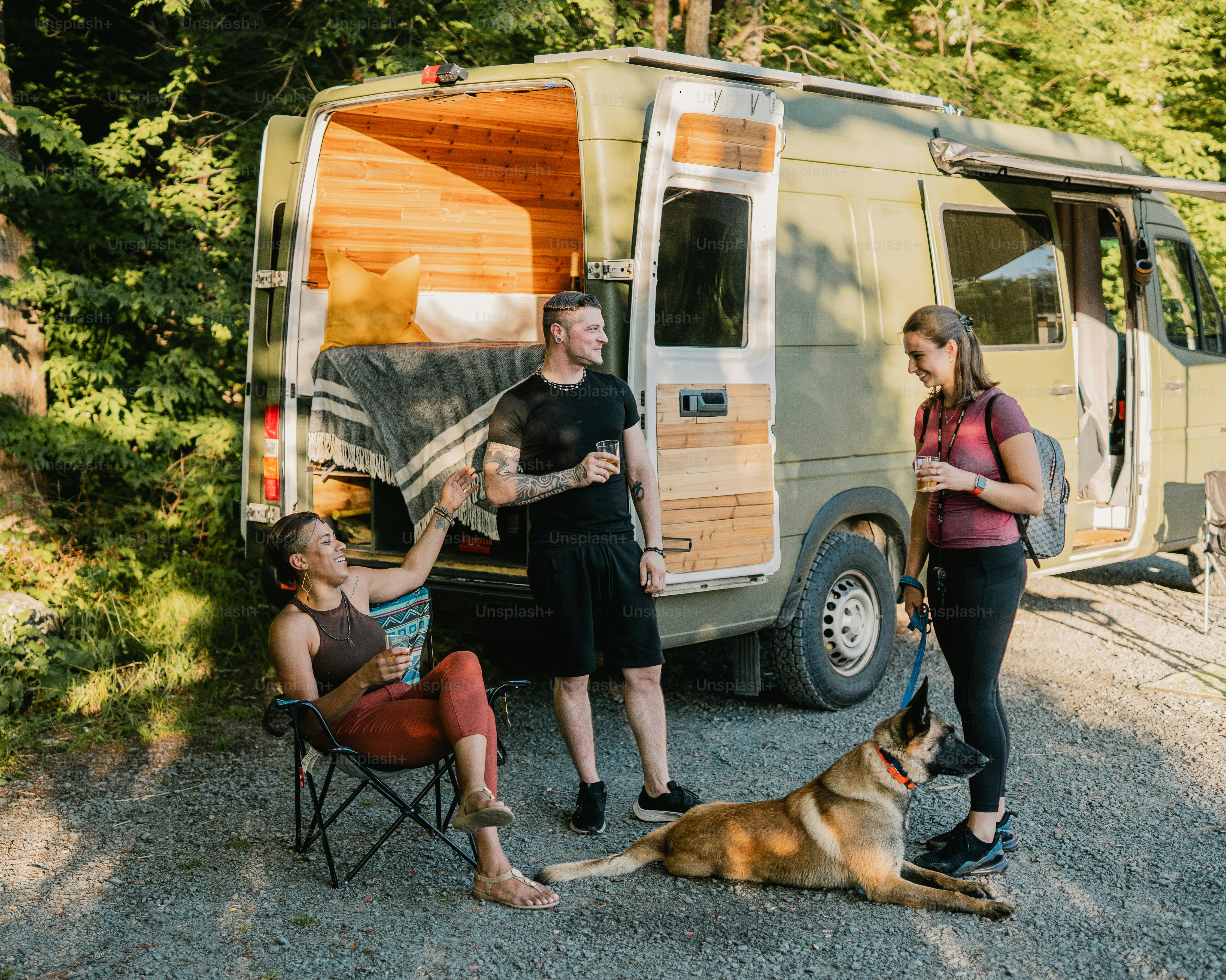 premium_photo-1664358190434-e468c3878724?ixid=M3wxMjA3fDB8MXxzZWFyY2h8MTN8fGNhbXBlcnZhbiUyMG1lZXRpbmdzfGVufDB8fHx8MTc2MzI4ODE3OXww\u0026ixlib=rb-4.1.0