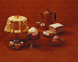 uma mesa coberta com bolos e outras sobremesas