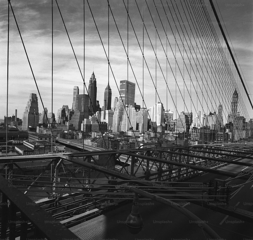 a black and white photo of the brooklyn bridge