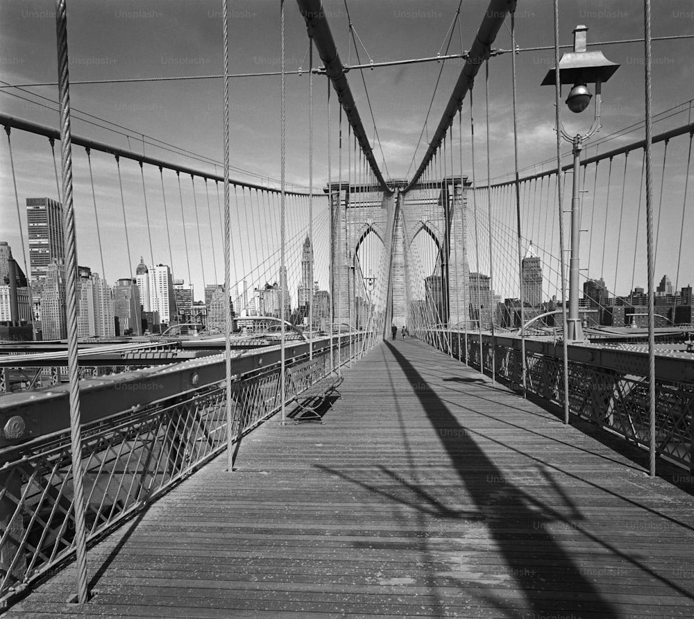 a black and white photo of the brooklyn bridge