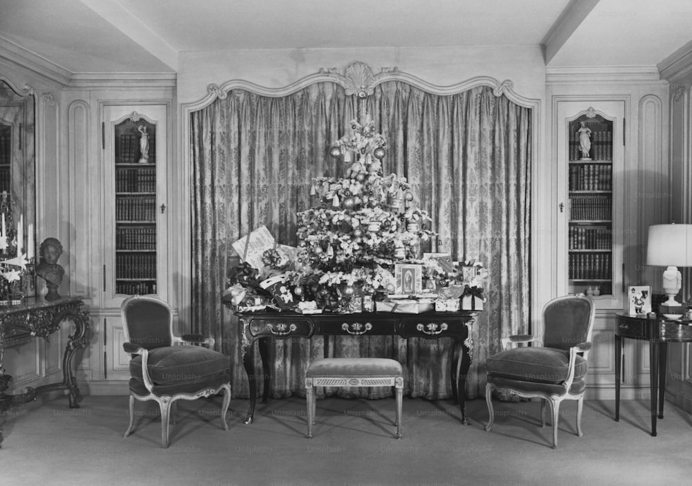 Christmas Tree in Mansion Luxurious Living Room. (Photo by George Marks/Retrofile/Getty Images)